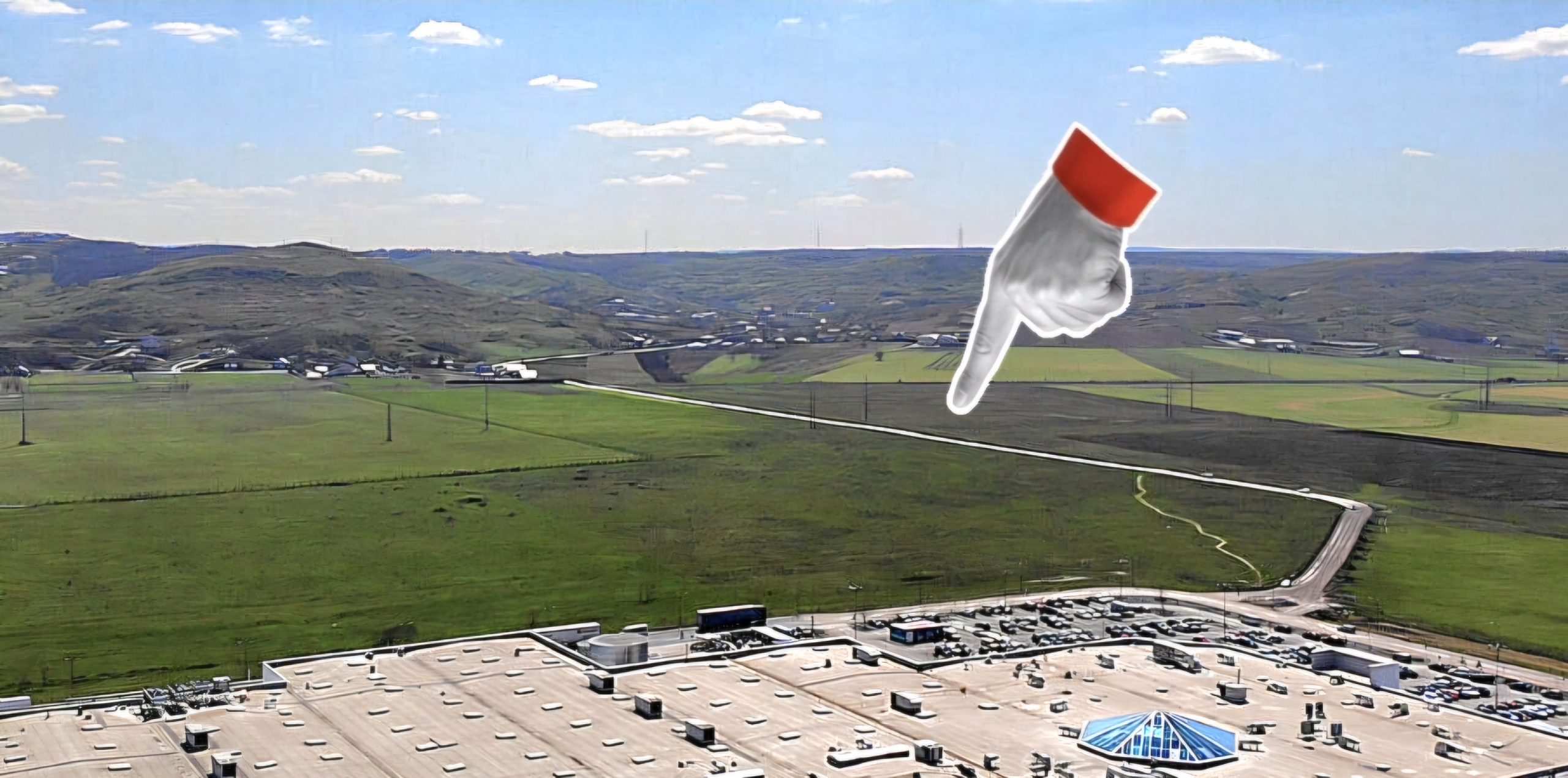 FOTO: Ziarul de Iasi. Drumul din spatele mall este îngust