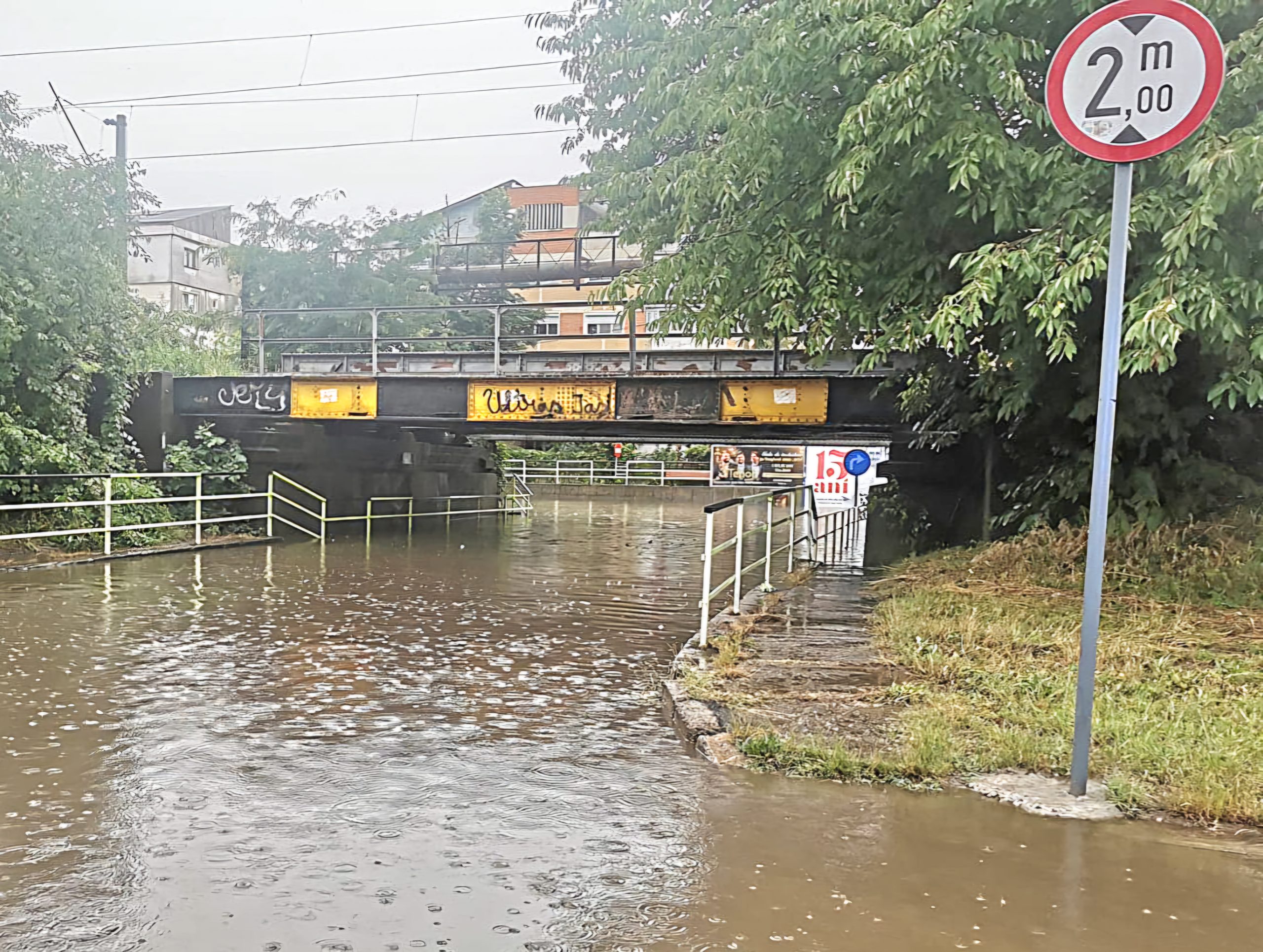 FOTO: Pasajul Galata se inundă mereu după fiecare ploaie