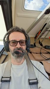 FOTO: Imagini publice Facebook. Consilierul PSD nu are masină personală, preferă să zboare 