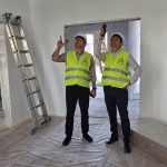 FOTO: Subprefecții Felix Guzgă și Marian Șerbescu "admiră" ceva de sus